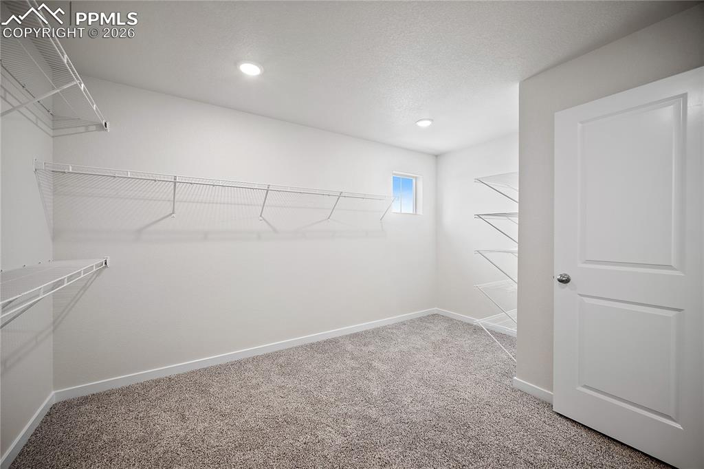 Image 27 of 34: Closet