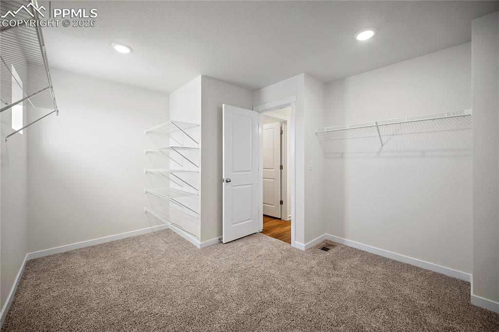 Image 28 of 34: Closet