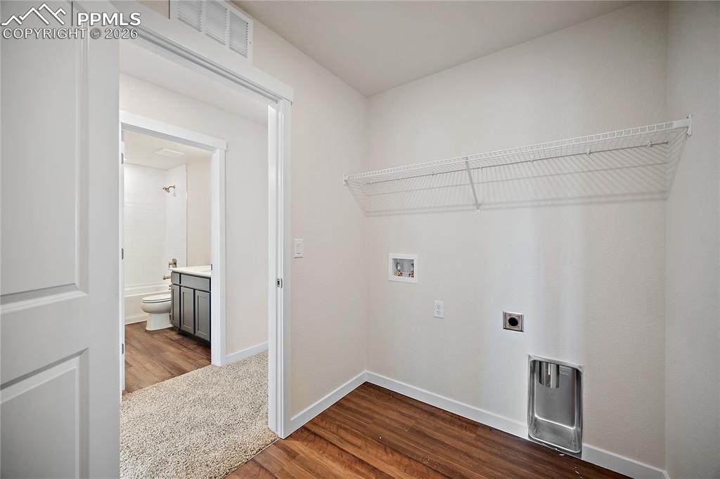 Image 31 of 34: Laundry