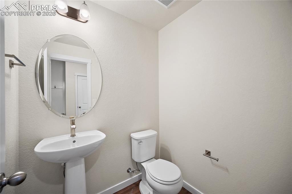 Image 7 of 34: Bathroom