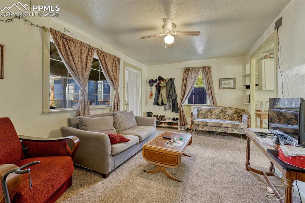 Image 10 of 31: Living Room