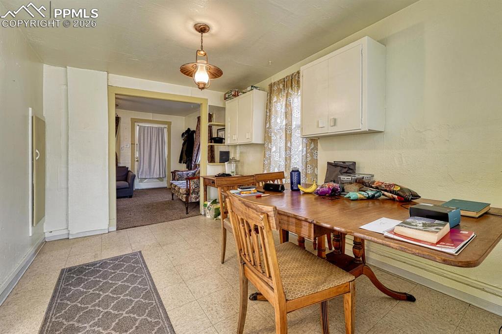 Image 12 of 31: Dining Area