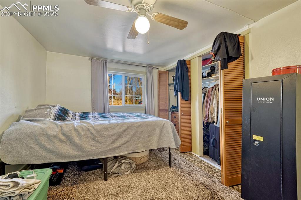 Image 16 of 31: Bedroom