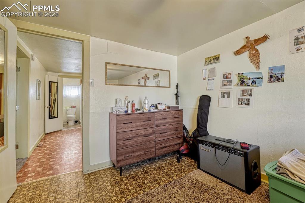 Image 17 of 31: Bedroom