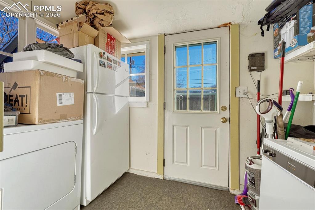 Image 22 of 31: Laundry