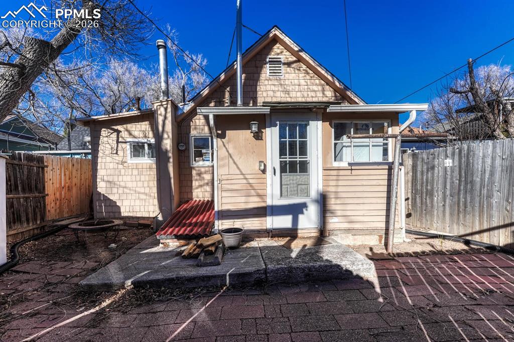 Image 23 of 31: Back of Structure