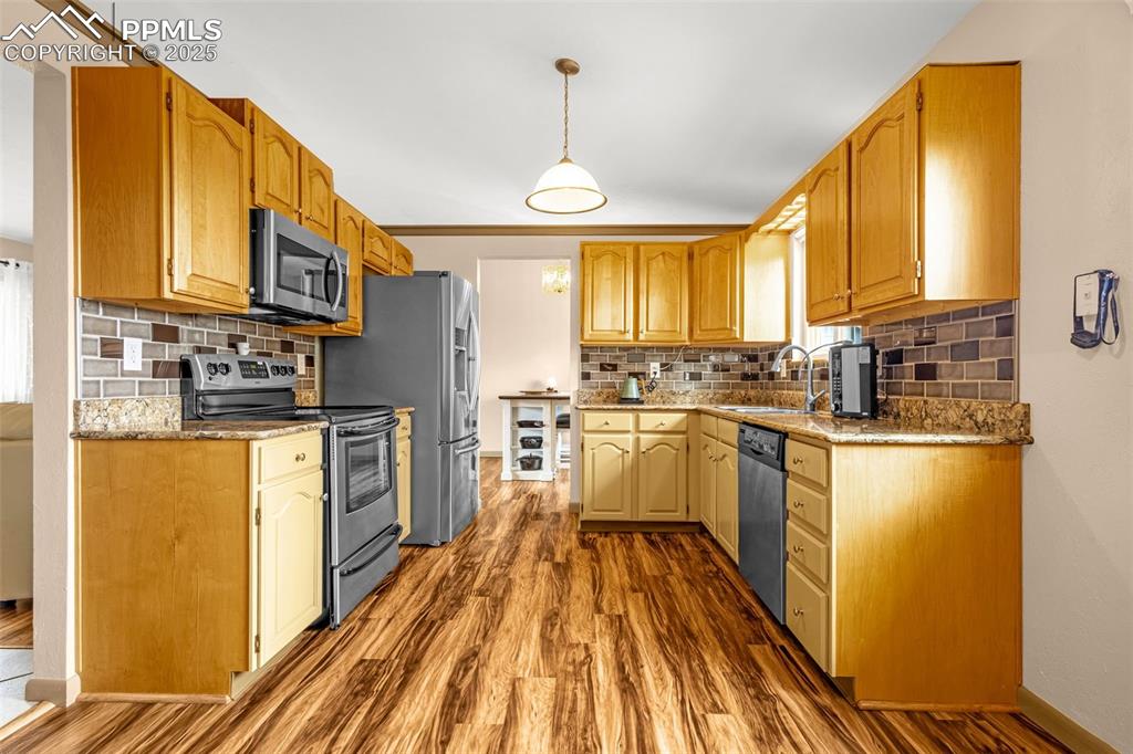 Image 8 of 42: Kitchen