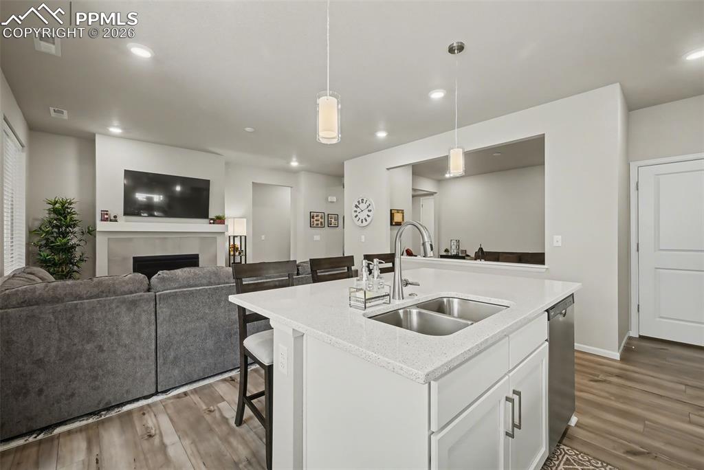 Image 11 of 30: Kitchen