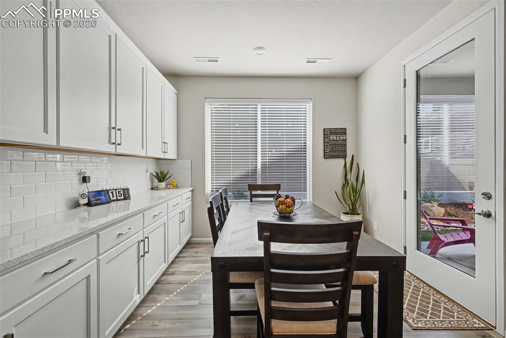 Image 14 of 30: Dining Area