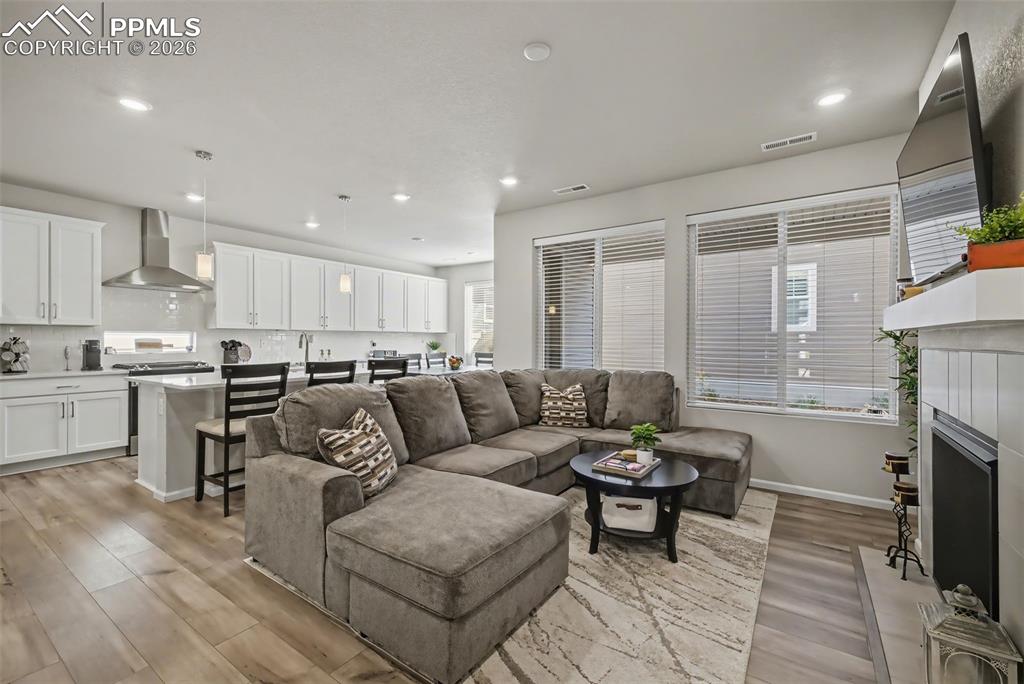 Image 16 of 30: Living Room