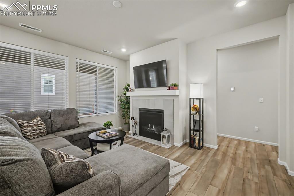 Image 17 of 30: Living Room