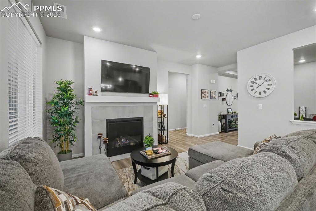 Image 18 of 30: Living Room