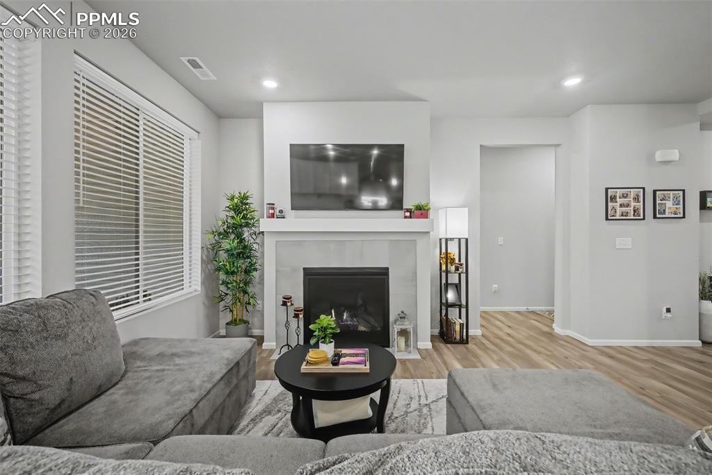 Image 19 of 30: Living Room