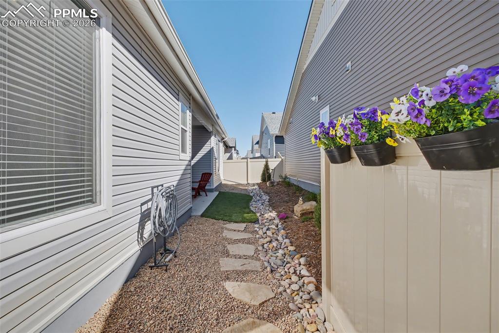 Image 29 of 30: Yard