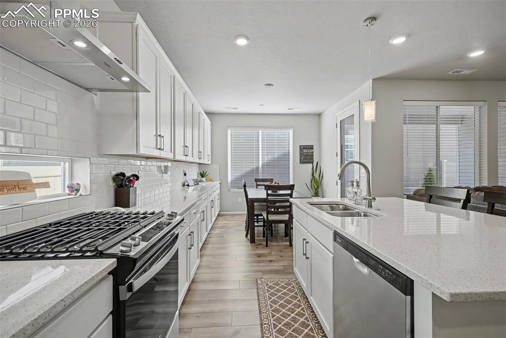 Image 8 of 30: Kitchen