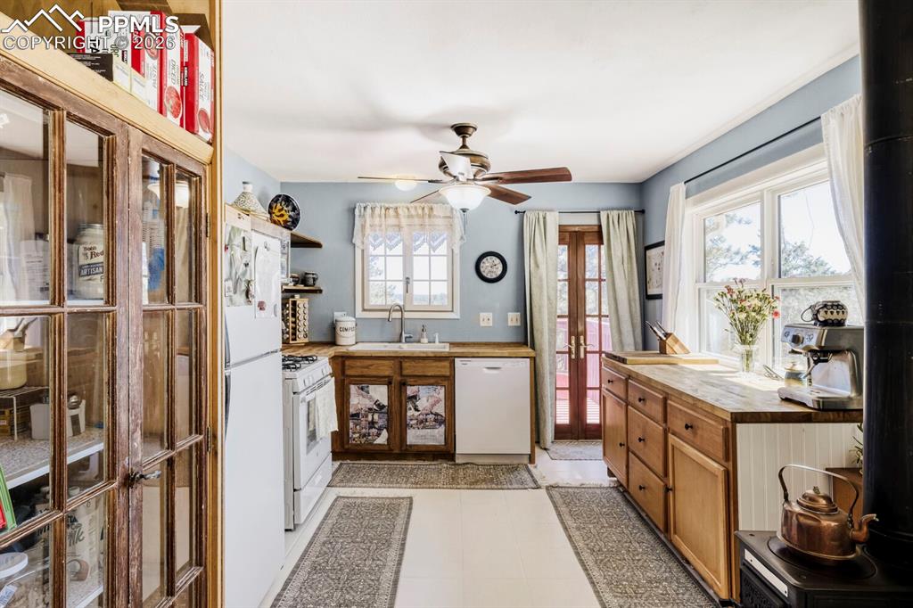 Image 11 of 47: Living Room