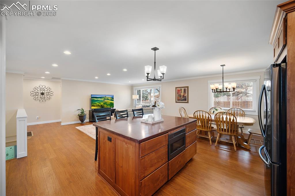 Image 14 of 47: Kitchen