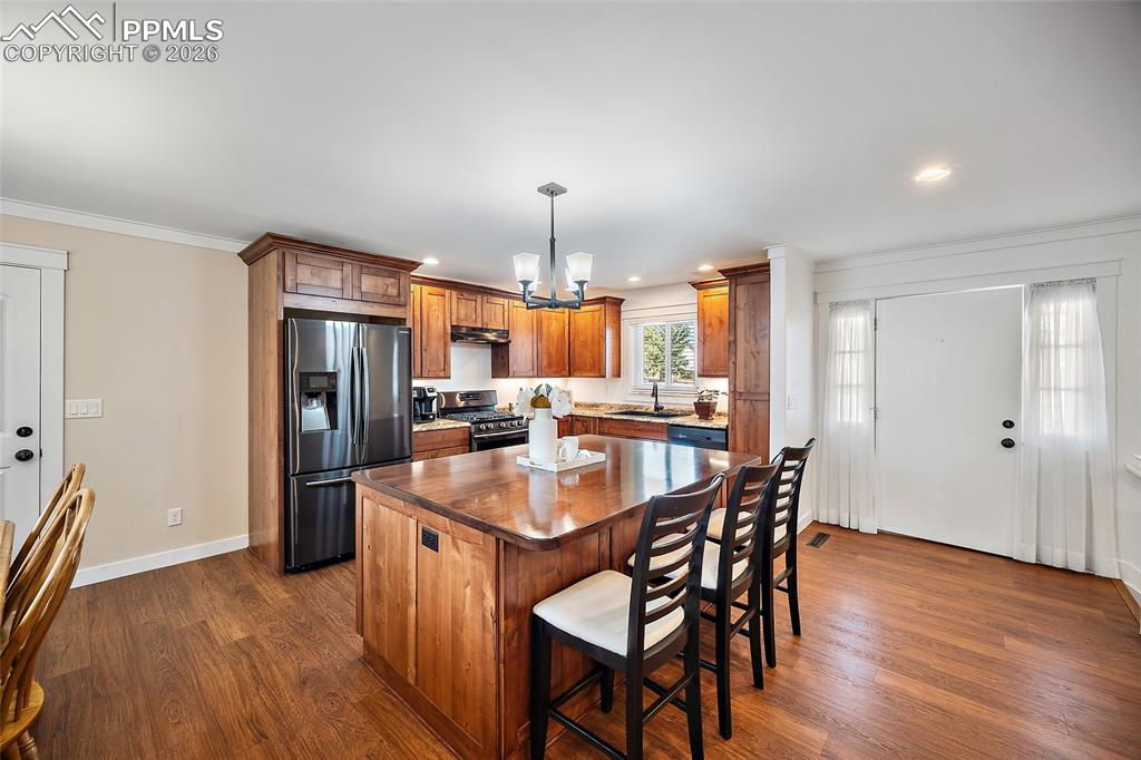 Image 16 of 47: Kitchen