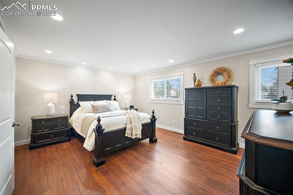 Image 19 of 47: Bedroom