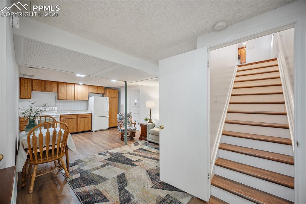 Image 27 of 47: Living Room