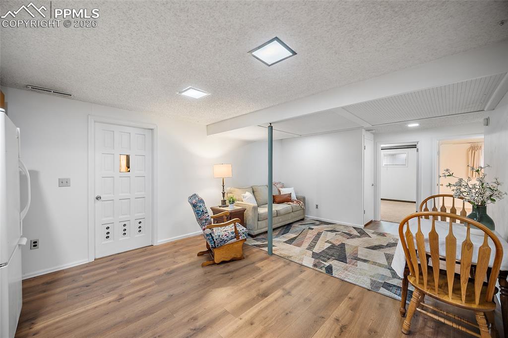 Image 29 of 47: Living Room