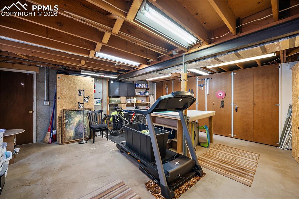 Image 35 of 47: Workshop