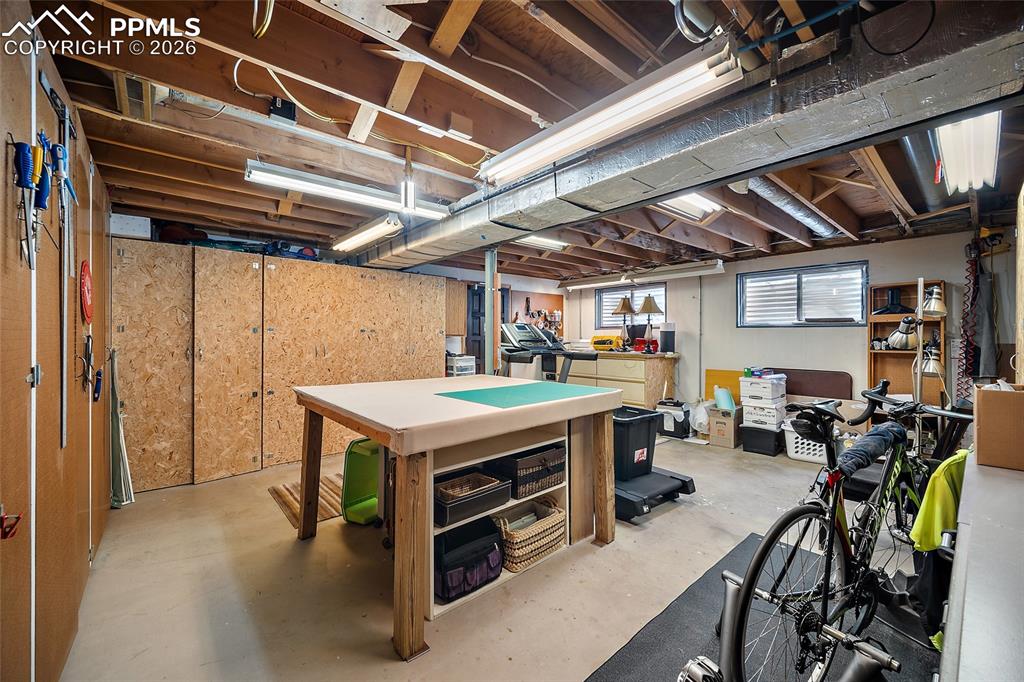 Image 36 of 47: Workshop