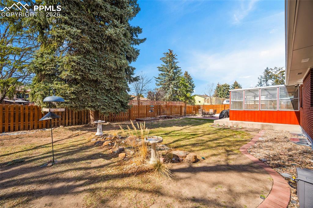 Image 41 of 47: Yard