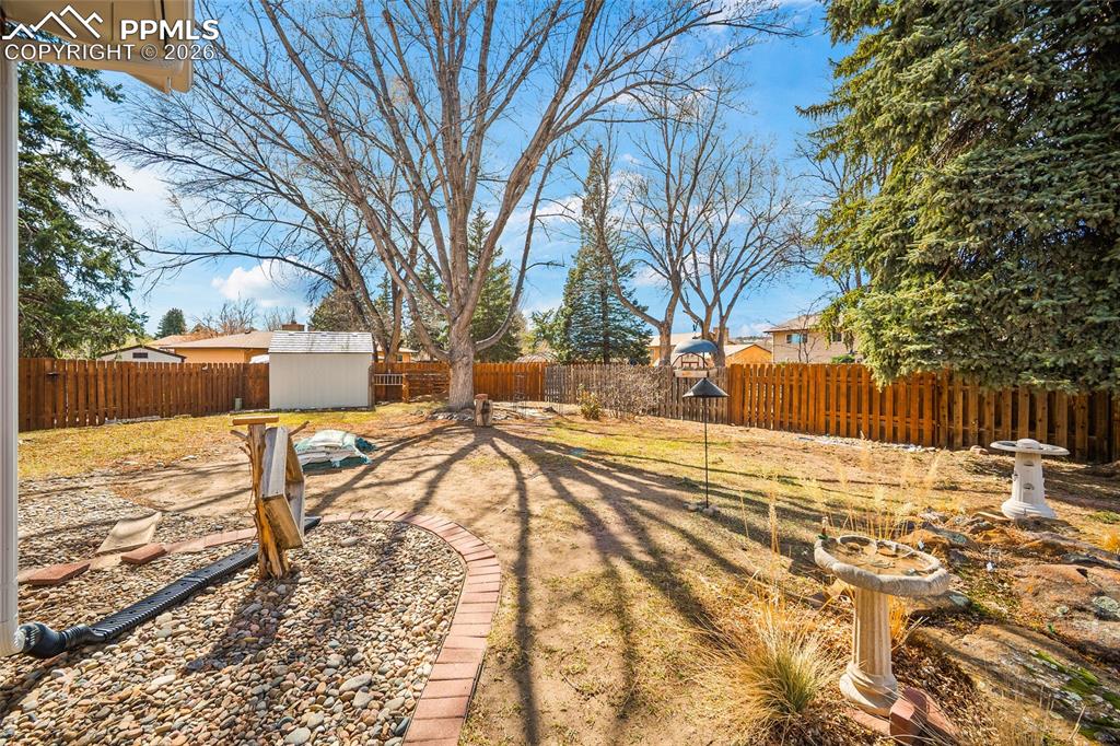 Image 42 of 47: Yard