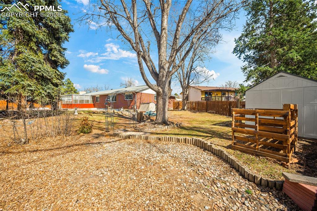 Image 43 of 47: Yard