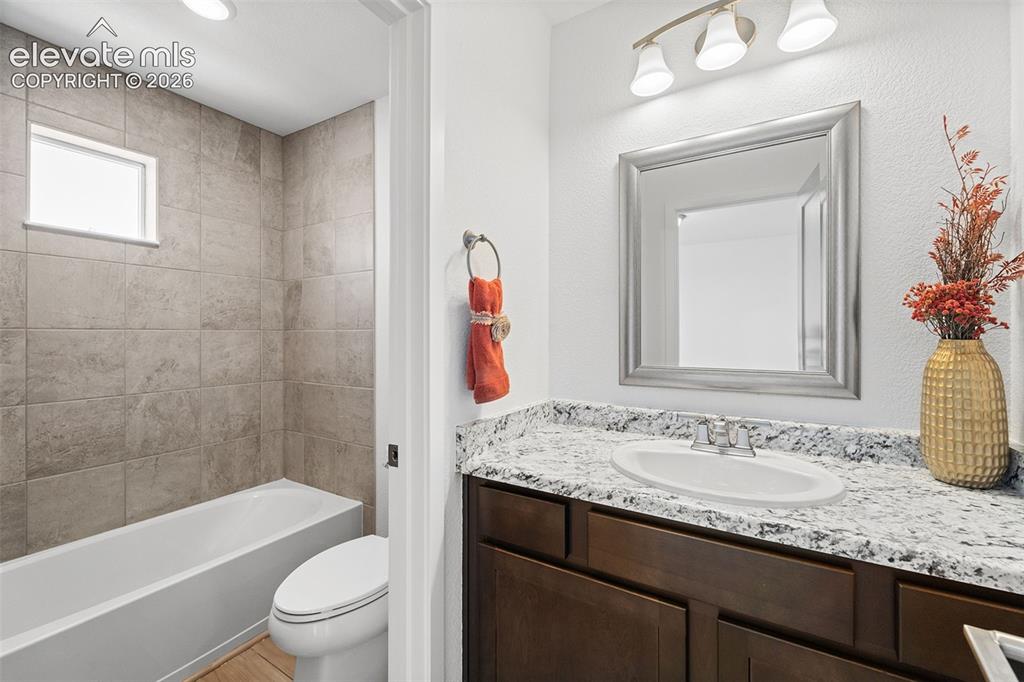 Image 22 of 28: Bathroom
