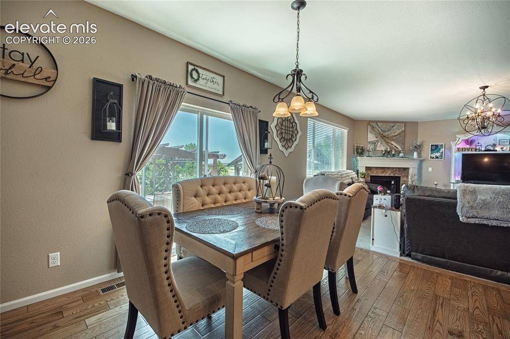 Image 11 of 49: Dining Area