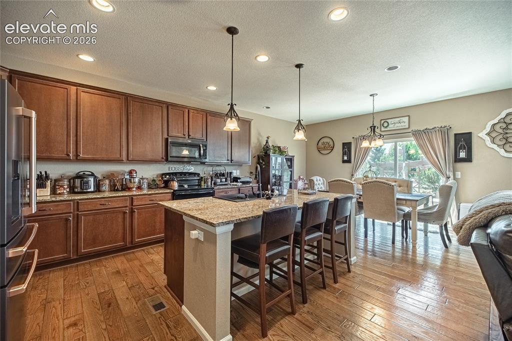 Image 8 of 49: Kitchen
