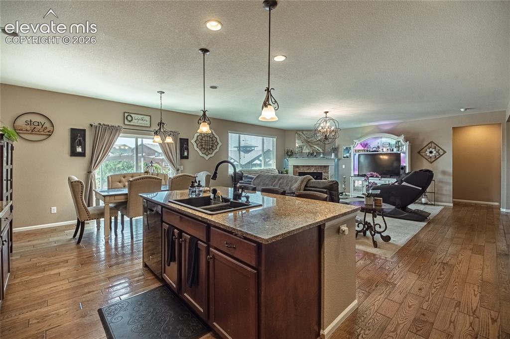 Image 9 of 49: Kitchen