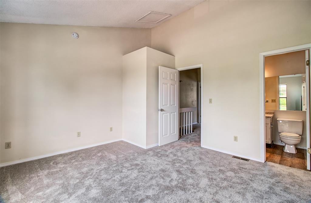 Image 20 of 31: Bedroom