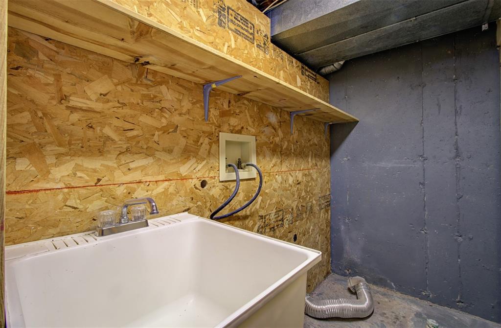 Image 28 of 31: Laundry