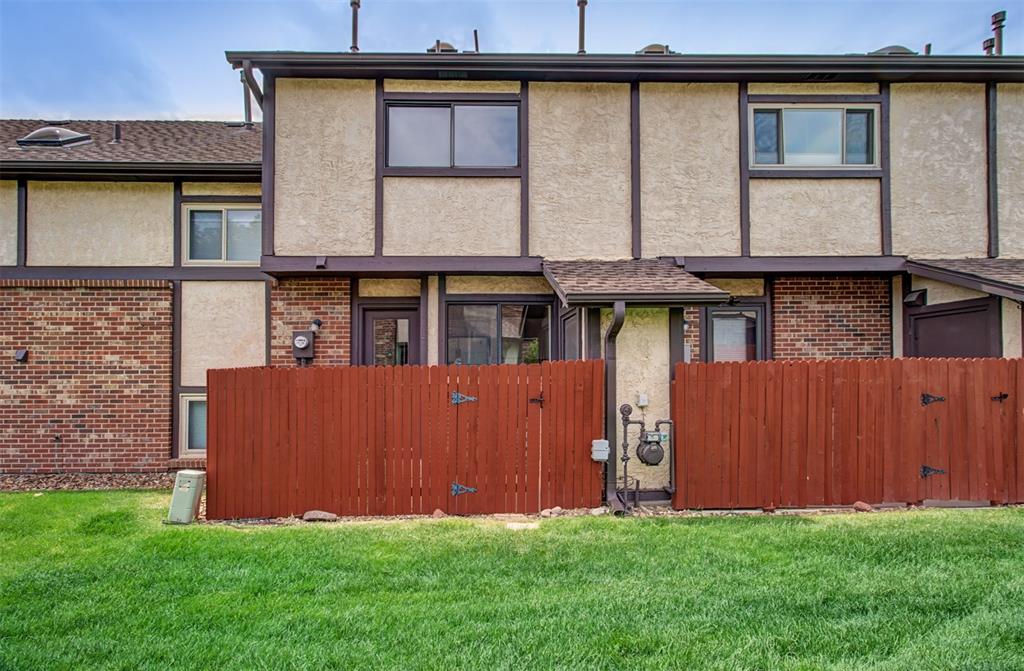 Image 5 of 31: Back of Structure