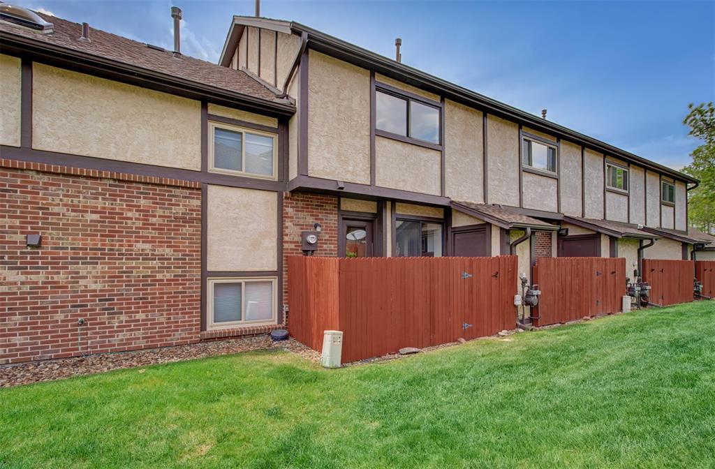 Image 6 of 31: Back of Structure