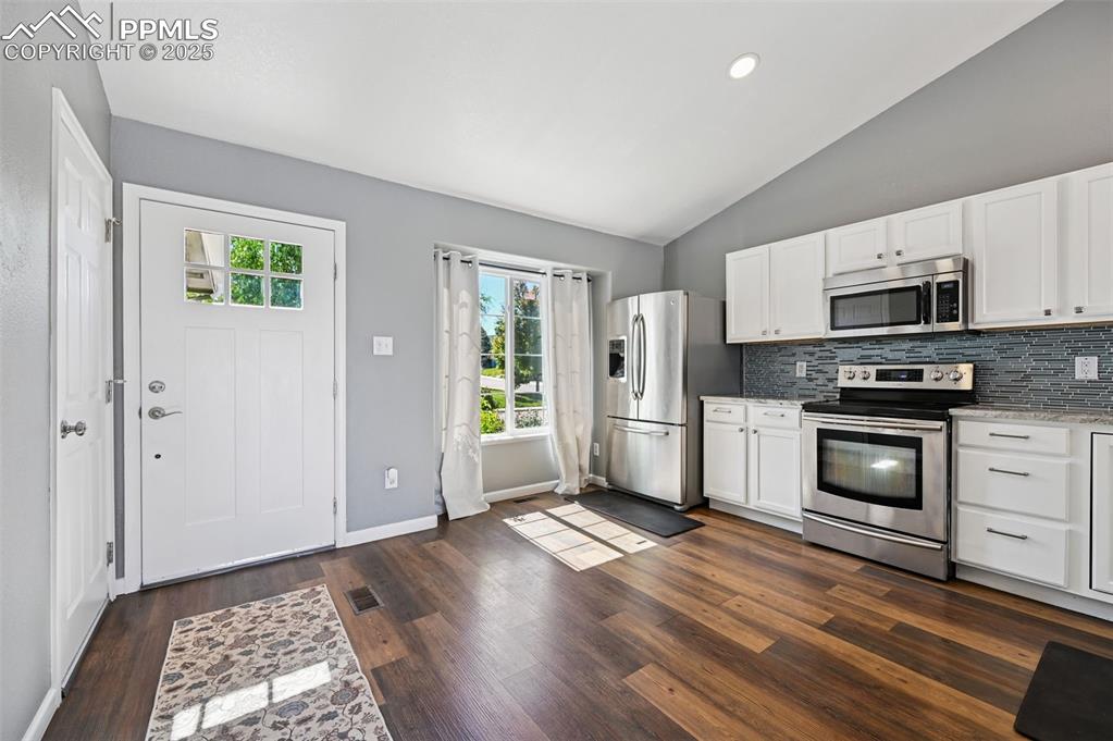 Image 11 of 40: Kitchen