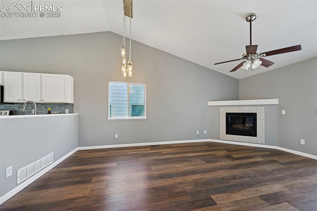Image 13 of 40: Living Room