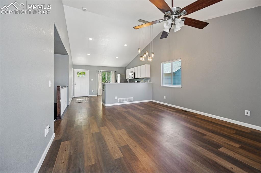 Image 14 of 40: Living Room