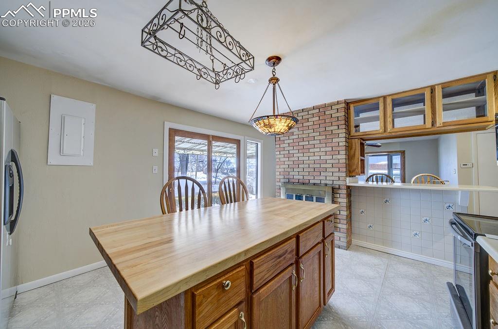 Image 18 of 49: Kitchen