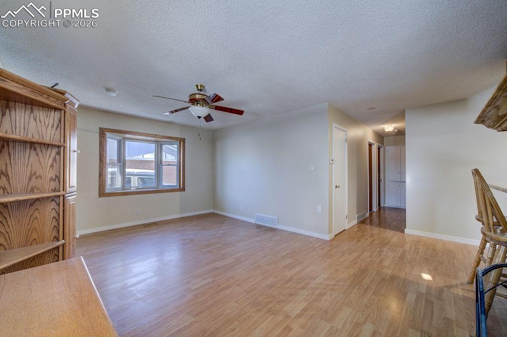 Image 26 of 49: Living Room