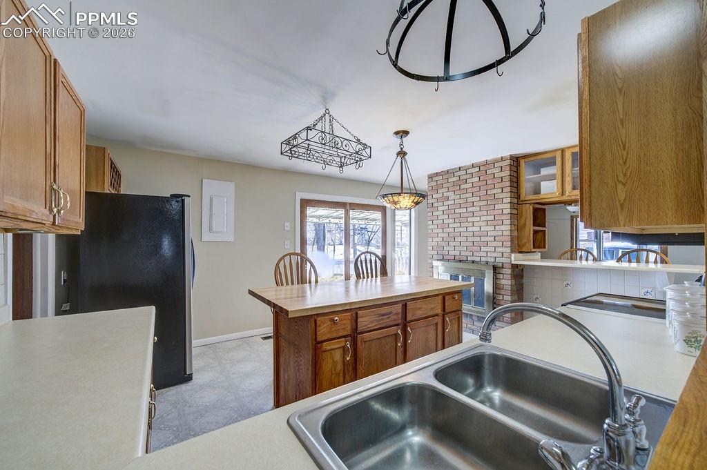 Image 28 of 49: Kitchen