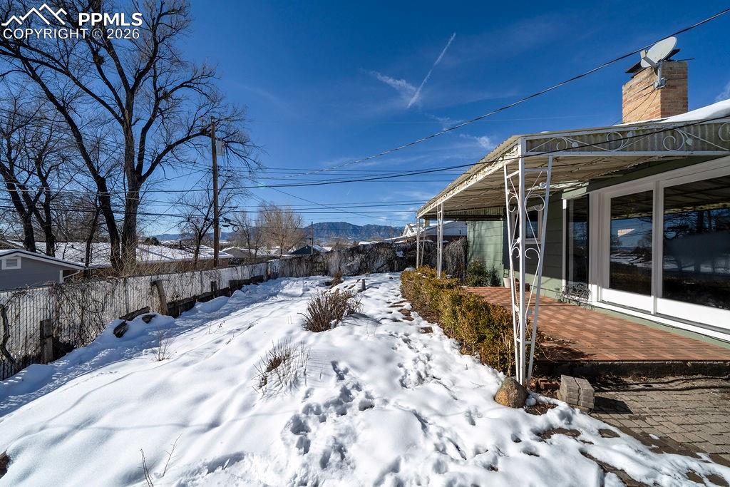 Image 47 of 49: Yard