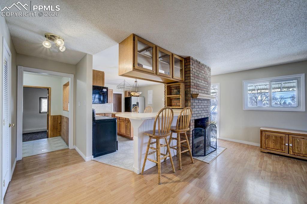 Image 9 of 49: Kitchen