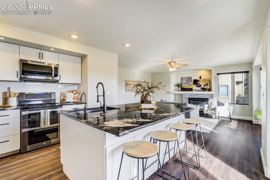 Image 11 of 50: Kitchen