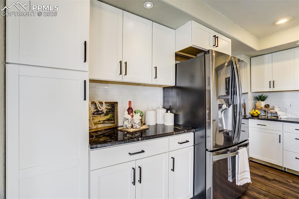 Image 12 of 50: Kitchen