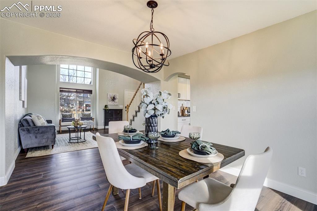 Image 17 of 50: Dining Area