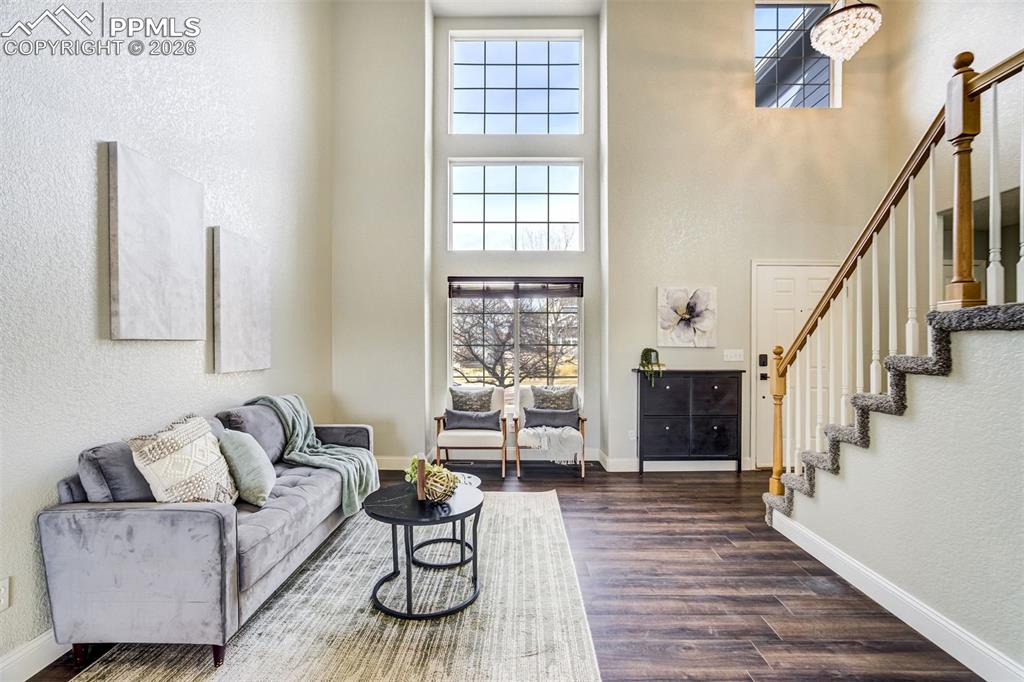 Image 18 of 50: Living Room